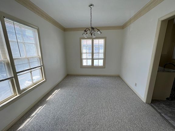 3rd image of 454 1/2 S New Hampshire Ave
