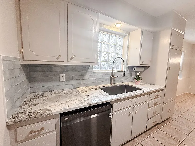 2605 Cambridge St — Photo 9