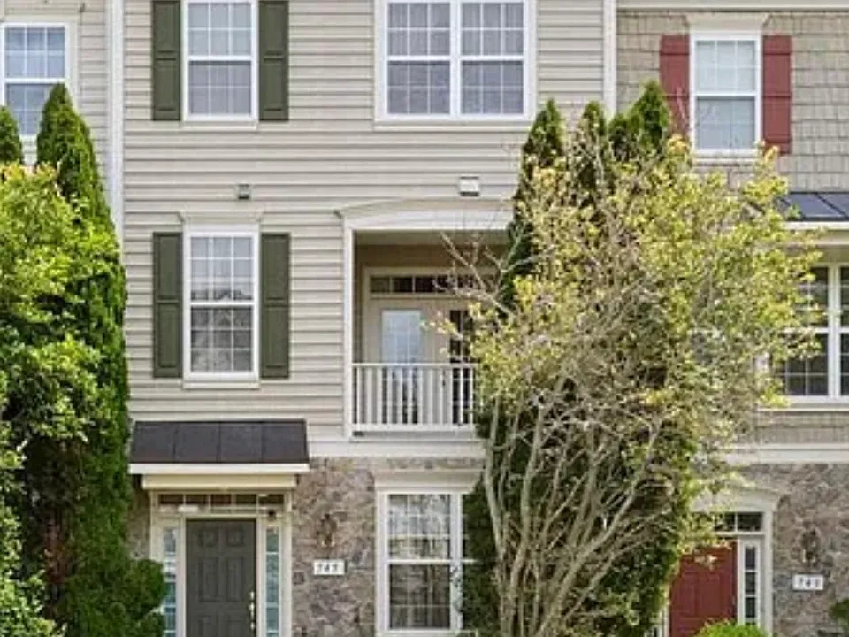 745 Collington Ct