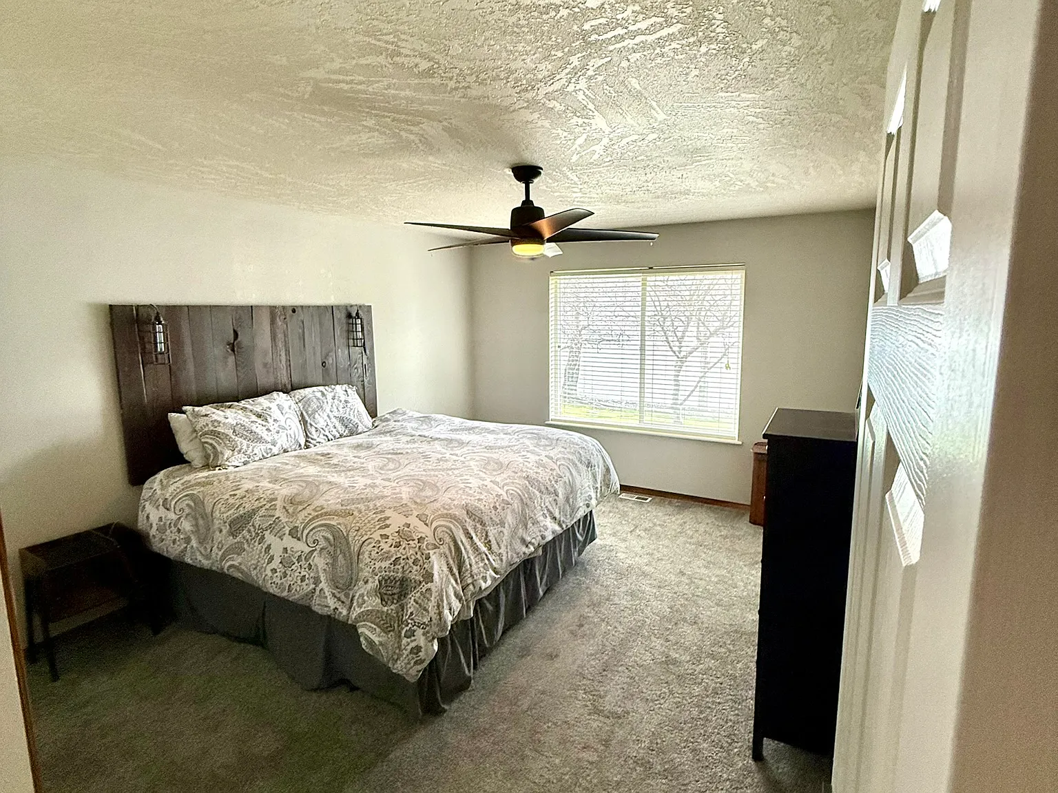 5 bed, 2980 sqft, $3,500 — Photo 2