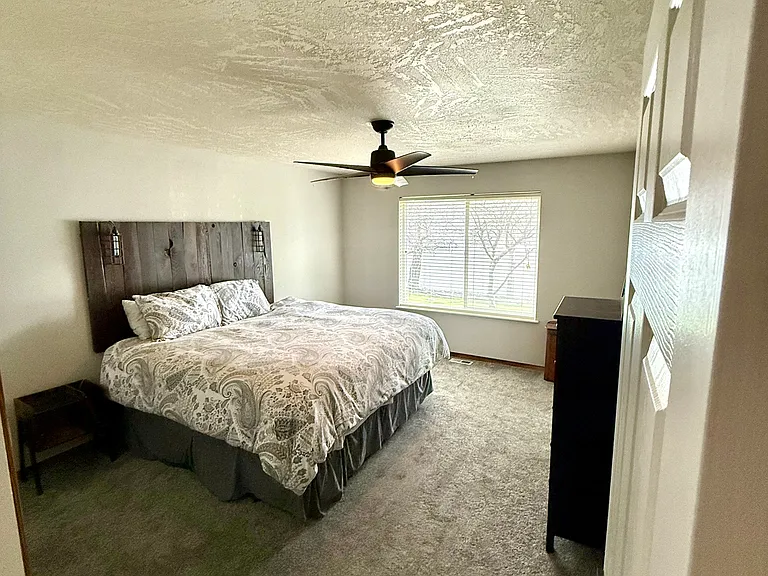 1268 W Bentwood Loop — Photo 2
