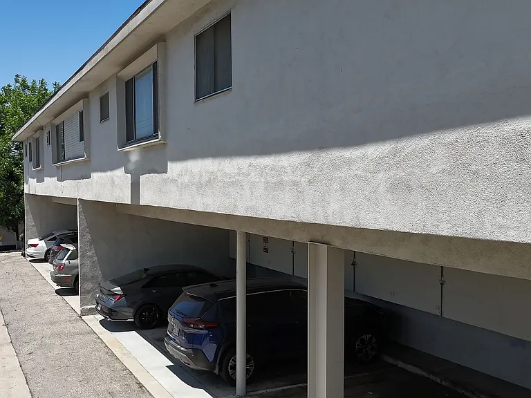 6205 Fulton Ave — Photo 29