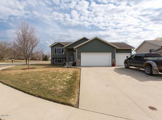 507 Maplebrook Dr NE, Stewartville, MN 55976