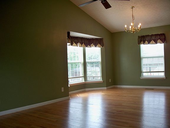 5th image of 640 Harpwood Dr