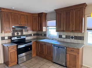 1604 Blackhawk Trl, Waukesha, WI 53186