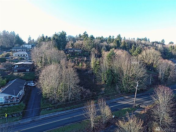 4th image of 1013 W Bay Dr NW