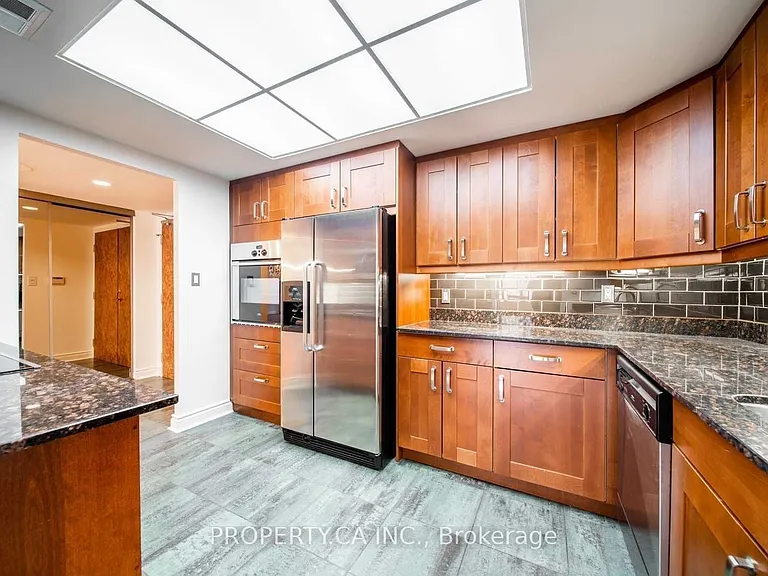 71 Charles St E #402 — Photo 12