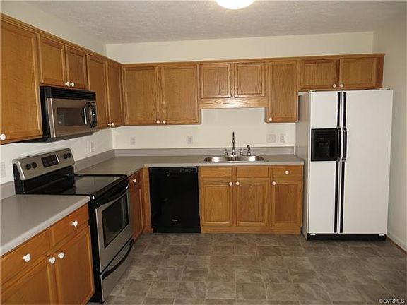 3rd image of 8252 Skirmish Ln