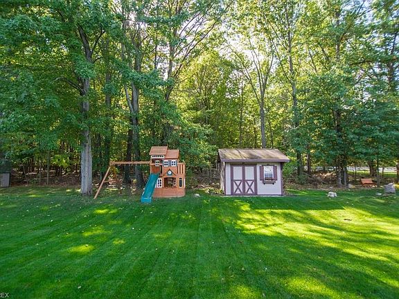 5th image of 38555 Avalon Dr