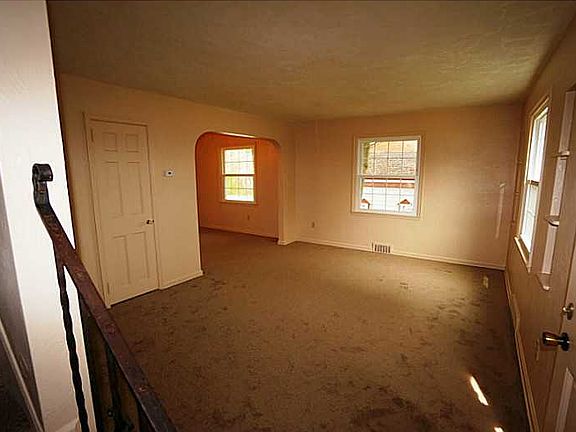 5th image of 178 Meadowbrook Dr