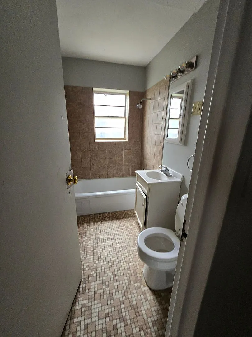 924 State Street — Photo 3