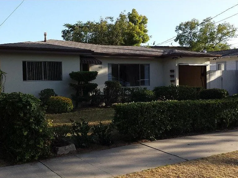 910 E Elk Ave — Photo 1