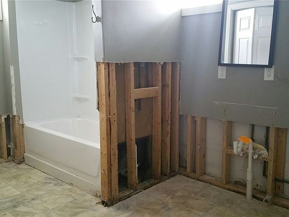 5th image of 1403 Gulling Ave E