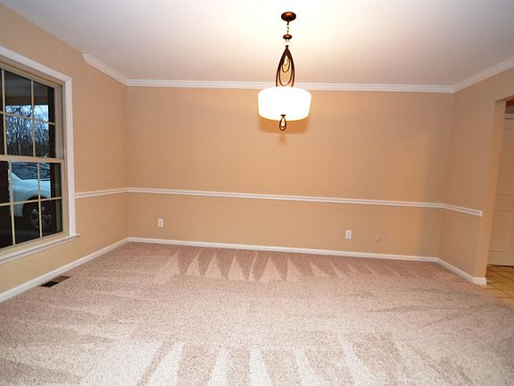 4th image of 874 Cranbrook Ct