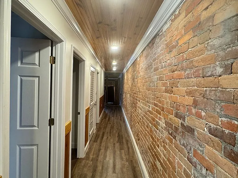 33 W Oak St #A — Photo 11