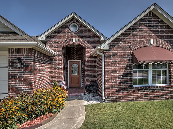 4th image of 1502 Pheasant Cir