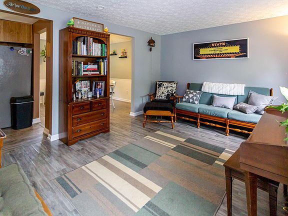 3rd image of 8665 Renaa Ave