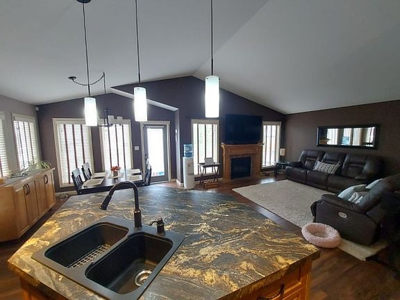 3rd image of 104 Isherwood Close