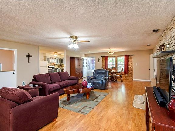 5th image of 2808 Kings Circle Dr
