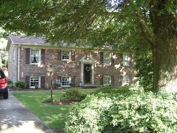 3rd image of 169 Ferndale Ct