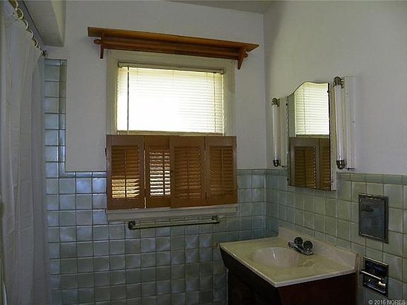 5th image of 212 Wyandotte St