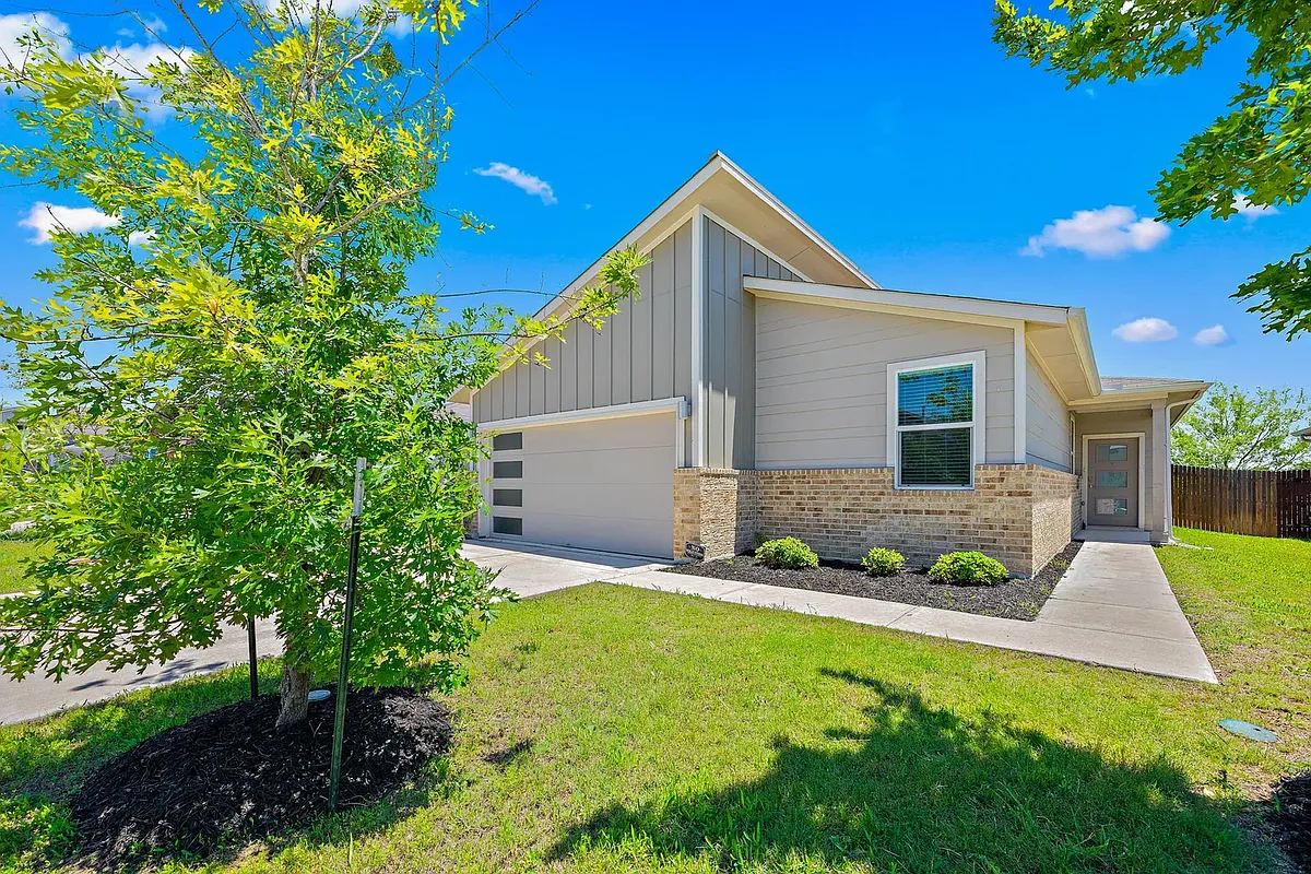 Building Photo - 143090 Macquarie Dr