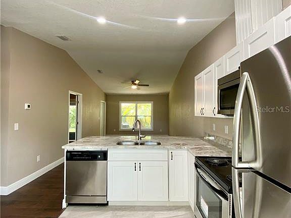5th image of 7233 Parkside Villas Dr N