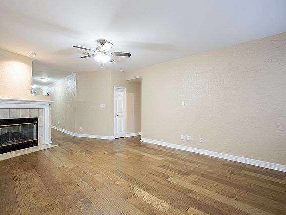 3rd image of 621 Willowwood Trl