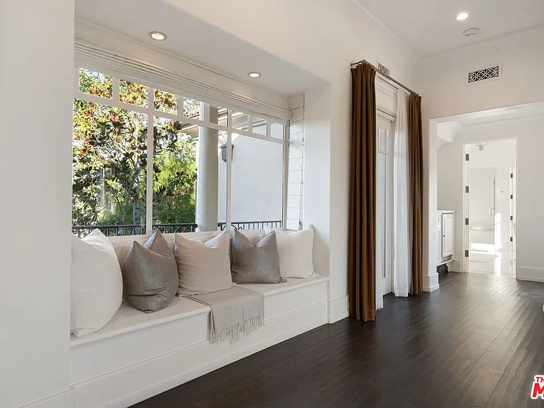 8 Beverly Ridge Ter — Photo 31