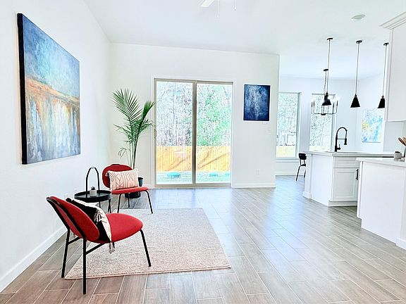 5th image of 1009 Spokane River Rd