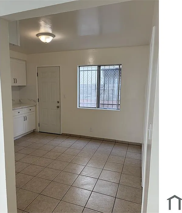 2 bed, 1.5 bath, 900 sqft, $2,450 — Photo 2