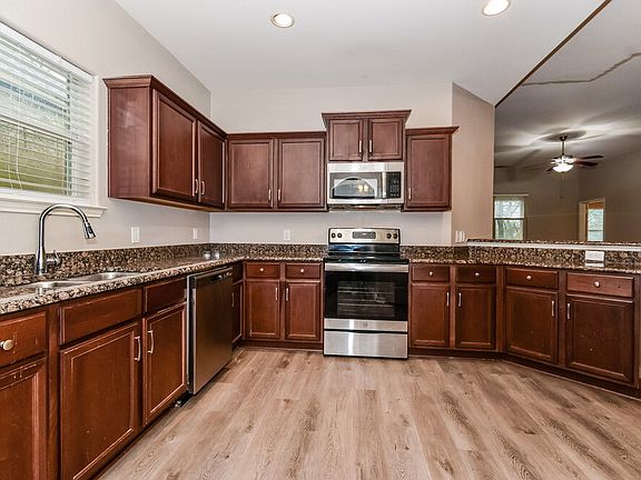 5th image of 1613 Mesquite Ln