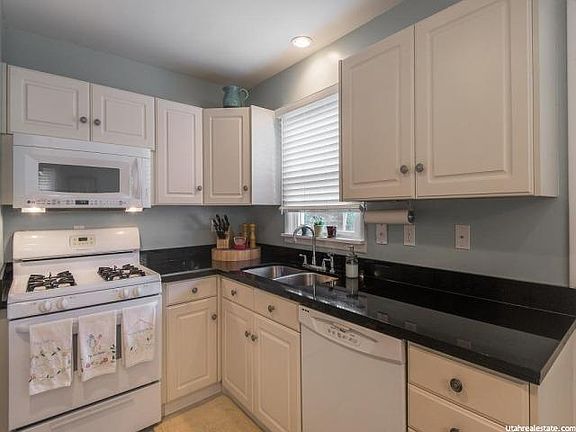 5th image of 3254 E Kenton Dr