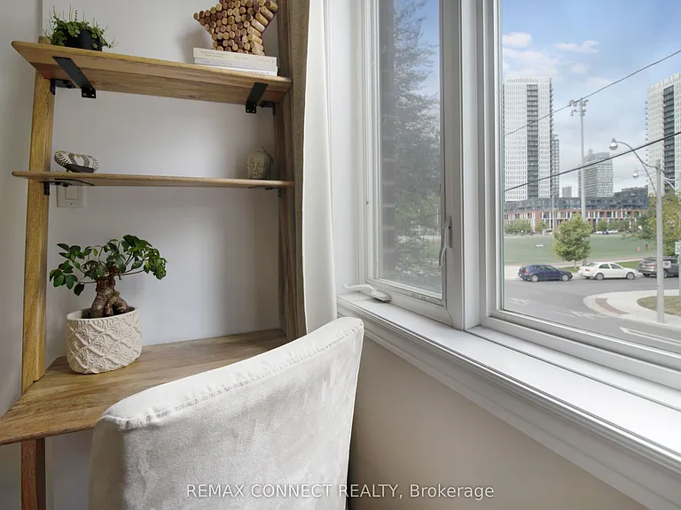 565 Shuter St — Photo 20