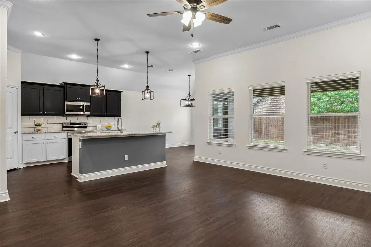 3 bed, 1547 sqft, $1,899 — Photo 3