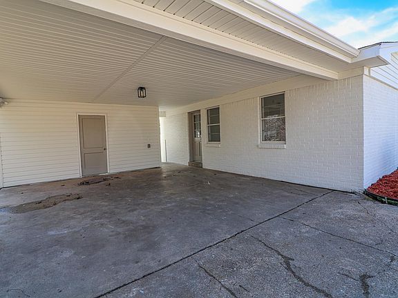 5th image of 1613 Westwood Dr