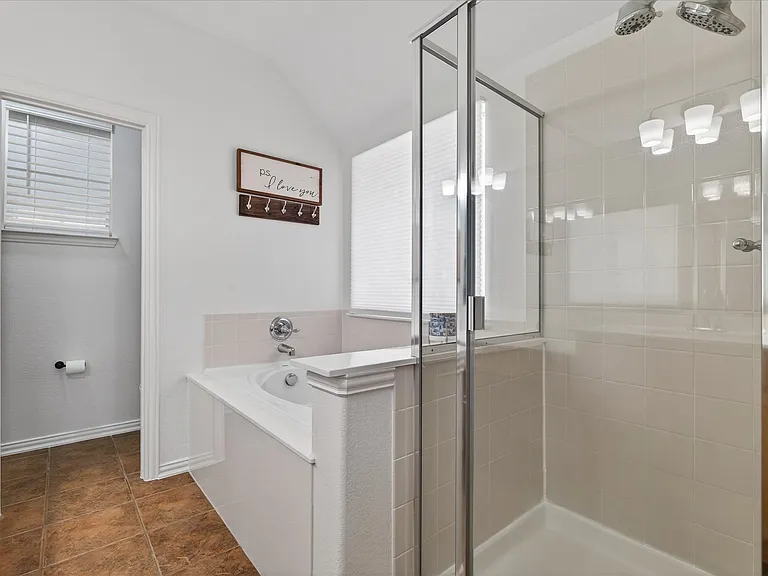 10008 Hanover Dr — Photo 19
