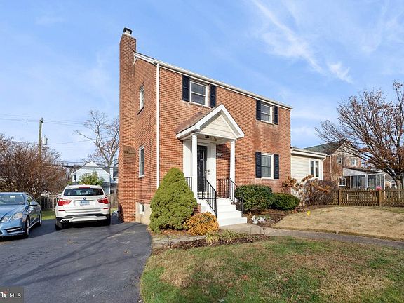 3rd image of 148 N Park Dr