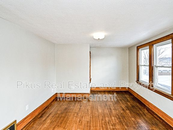4th image of 1609 Salem Ave Unit 2