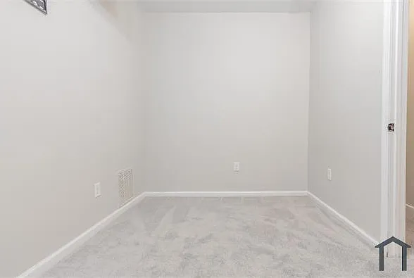 4 bed, $2,100 — Photo 3