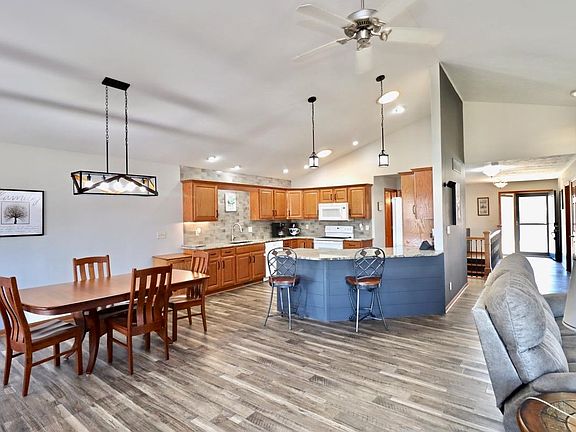 4th image of 6776 White Oak Dr