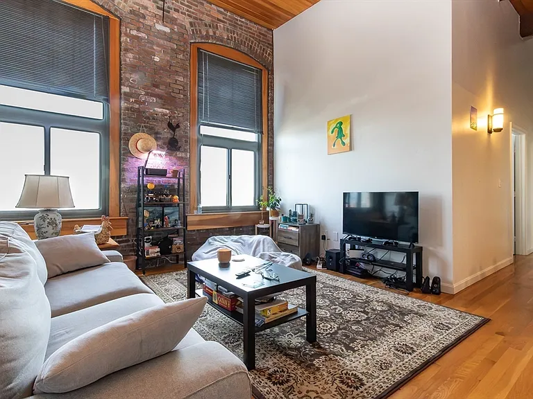 320 W 2nd St #512 — Photo 2