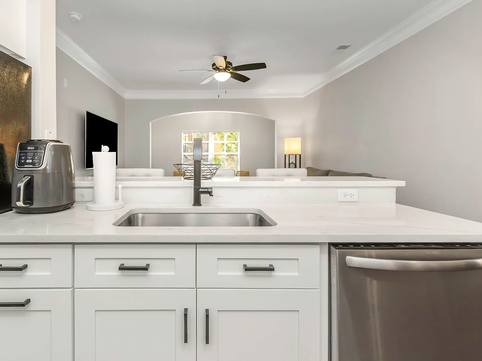 2 bed, 1242 sqft, $2,550 — Photo 4