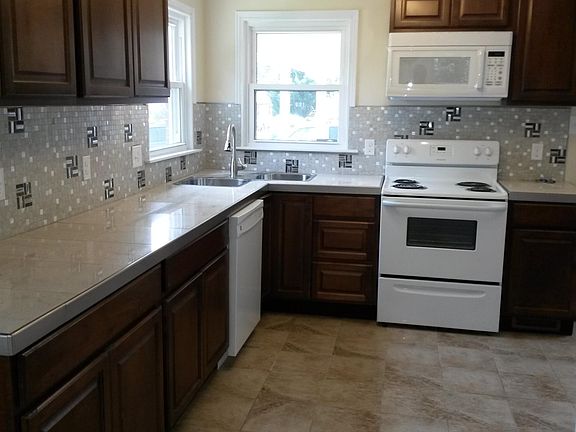 2nd image of 18 Haywood Cir