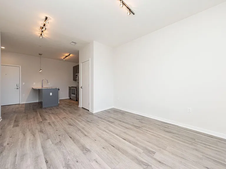 1410 N 31st St — Photo 11