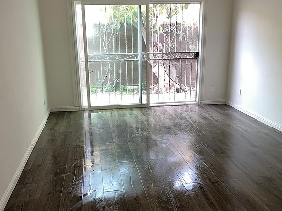 2nd image of 921 W 82nd St APT 3