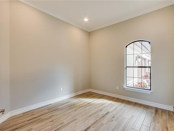 3rd image of 356 Maraviya Blvd