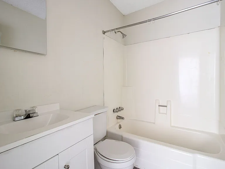 Ashley Chase Apartments — Photo 4