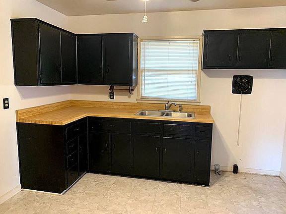 2nd image of 211 Blackwater Dr