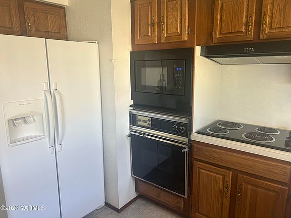 3rd image of 3110 Redwood Way #16